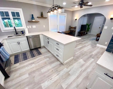 1708 Garvin Street - Photo Thumbnail 8