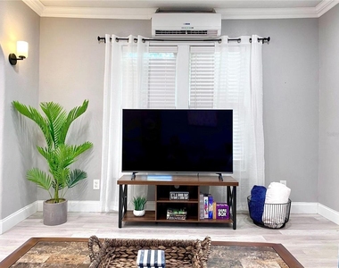 1708 Garvin Street - Photo Thumbnail 3