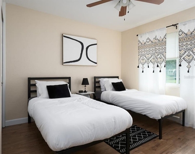 1425 Ne 13th Street - Photo Thumbnail 5