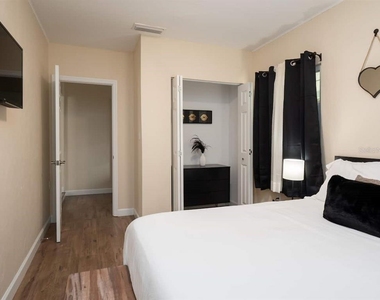 1425 Ne 13th Street - Photo Thumbnail 7