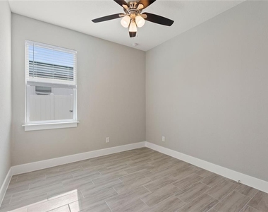 326 Royal Palm Way - Photo Thumbnail 24
