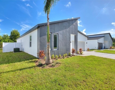 326 Royal Palm Way - Photo Thumbnail 2
