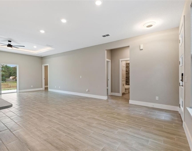 1057 Sabine Place - Photo Thumbnail 9
