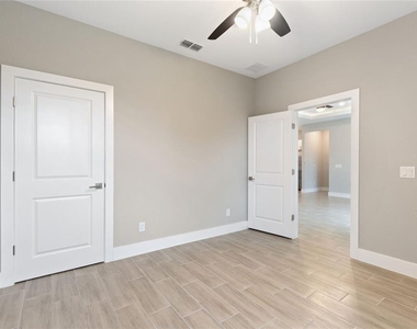 1057 Sabine Place - Photo Thumbnail 21