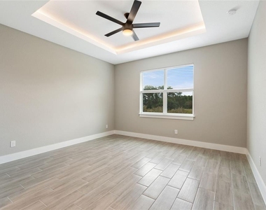 1057 Sabine Place - Photo Thumbnail 24