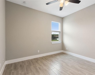 1057 Sabine Place - Photo Thumbnail 22