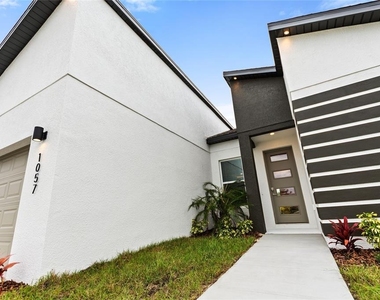1057 Sabine Place - Photo Thumbnail 6