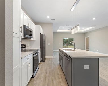 1057 Sabine Place - Photo Thumbnail 15
