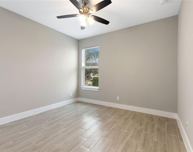 1057 Sabine Place - Photo Thumbnail 17