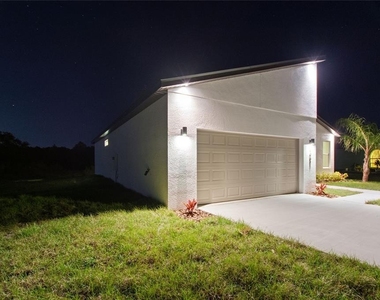1057 Sabine Place - Photo Thumbnail 5