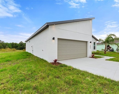 1057 Sabine Place - Photo Thumbnail 4