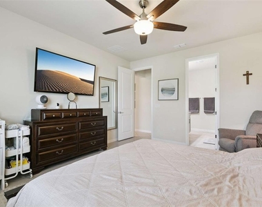 6306 Cedar Chase Court - Photo Thumbnail 11