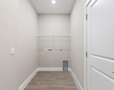 205 Hyacinth Court - Photo Thumbnail 26