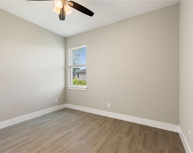 205 Hyacinth Court - Photo Thumbnail 17