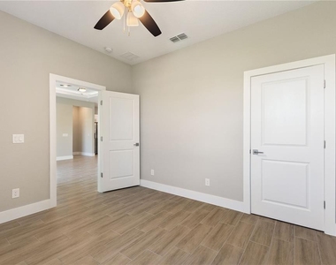 205 Hyacinth Court - Photo Thumbnail 16