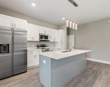 205 Hyacinth Court - Photo Thumbnail 13