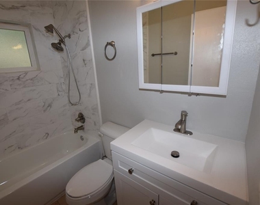 202 James Court - Photo Thumbnail 15