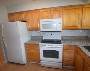 202 James Court - Photo Thumbnail 10