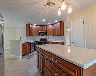 166 Alameda Drive - Photo Thumbnail 16