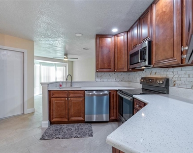 166 Alameda Drive - Photo Thumbnail 14