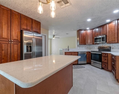 166 Alameda Drive - Photo Thumbnail 17