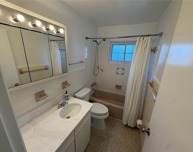504 Adirondack Avenue - Photo Thumbnail 7