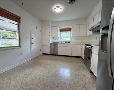 504 Adirondack Avenue - Photo Thumbnail 2