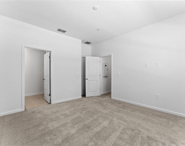 2301 White Buffalo Street - Photo Thumbnail 5