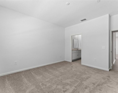 2301 White Buffalo Street - Photo Thumbnail 4