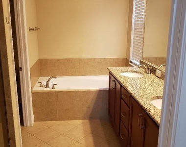 13818 Eliot Avenue - Photo Thumbnail 4