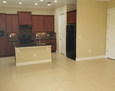 13818 Eliot Avenue - Photo Thumbnail 9