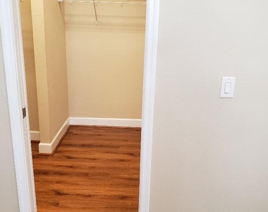 13818 Eliot Avenue - Photo Thumbnail 3