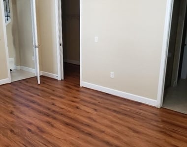 13818 Eliot Avenue - Photo Thumbnail 5