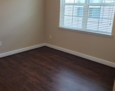 13818 Eliot Avenue - Photo Thumbnail 23