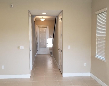 13818 Eliot Avenue - Photo Thumbnail 16