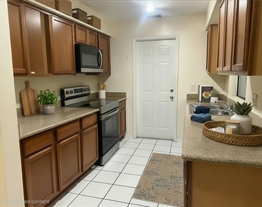 1786 Giles Street - Photo Thumbnail 6