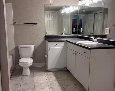 206 E South Street - Photo Thumbnail 6