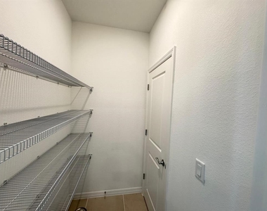 4561 Orchard View Alley - Photo Thumbnail 17