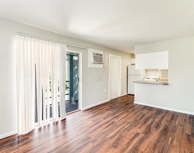 1343 West Point Drive - Photo Thumbnail 2