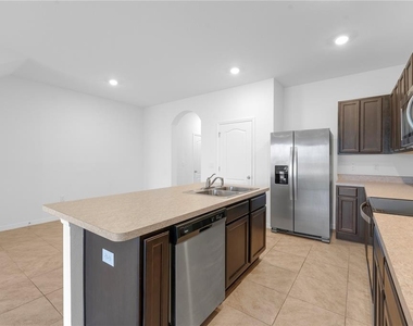 402 Feltrim Reserve Boulevard - Photo Thumbnail 6