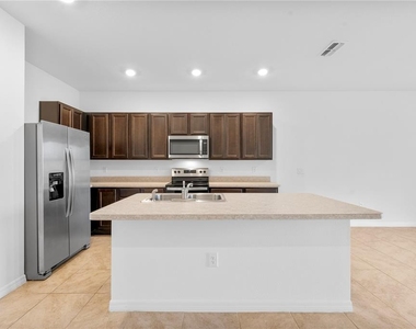 402 Feltrim Reserve Boulevard - Photo Thumbnail 12
