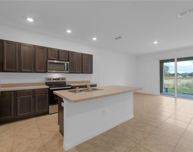 402 Feltrim Reserve Boulevard - Photo Thumbnail 10