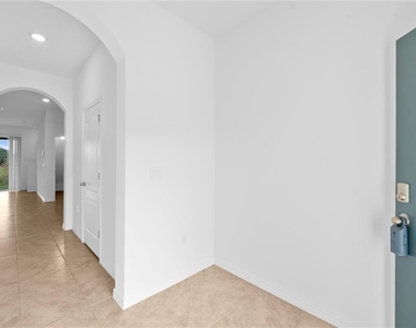 402 Feltrim Reserve Boulevard - Photo Thumbnail 2