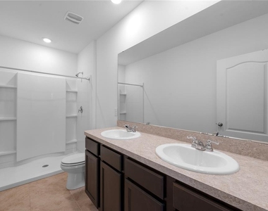402 Feltrim Reserve Boulevard - Photo Thumbnail 27