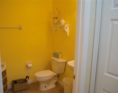 4925 Poolside Dr - Photo Thumbnail 10