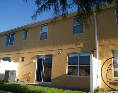 4925 Poolside Dr - Photo Thumbnail 18