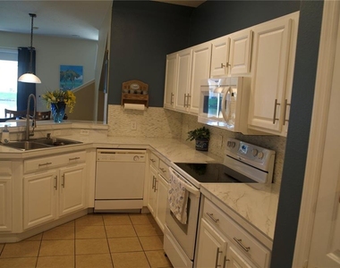 4925 Poolside Dr - Photo Thumbnail 2