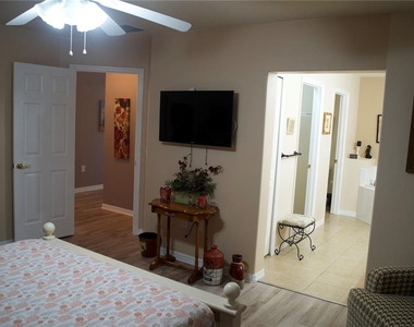 4925 Poolside Dr - Photo Thumbnail 25