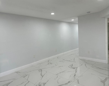 1710 S Washington Avenue - Photo Thumbnail 5