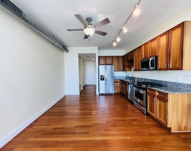 150 E Robinson Street - Photo Thumbnail 4
